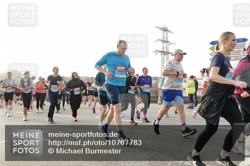 03.10.2026 - Köhlbrandbrückenlauf Michael Burmester http://msf.ph/oto/10767783 03.10.2026 09:25:12 Position 3 2734, 1, 7 meine-sportfotos.de