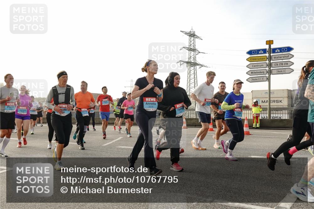 03.10.2026 - Köhlbrandbrückenlauf Michael Burmester http://msf.ph/oto/10767795 03.10.2026 09:25:13 Position 3 3544, 3575, 3 meine-sportfotos.de