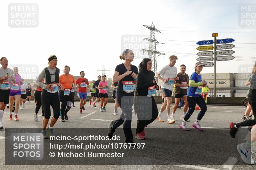 03.10.2026 - Köhlbrandbrückenlauf Michael Burmester http://msf.ph/oto/10767797 03.10.2026 09:25:14 Position 3 3419, 3, 3575 meine-sportfotos.de