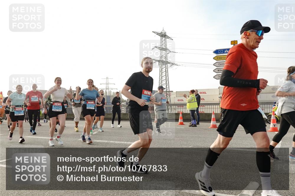 03.10.2026 - Köhlbrandbrückenlauf Michael Burmester http://msf.ph/oto/10767833 03.10.2026 09:25:19 Position 3 3 meine-sportfotos.de
