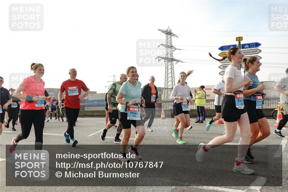 03.10.2026 - Köhlbrandbrückenlauf Michael Burmester http://msf.ph/oto/10767847 03.10.2026 09:25:21 Position 3 3474, 1860, 3629 meine-sportfotos.de