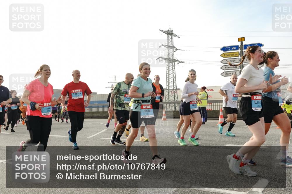03.10.2026 - Köhlbrandbrückenlauf Michael Burmester http://msf.ph/oto/10767849 03.10.2026 09:25:21 Position 3 3792, 1860, 3, 362 meine-sportfotos.de