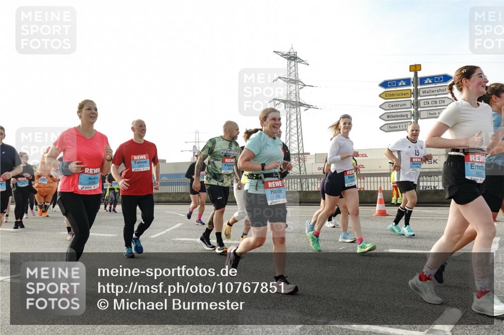 03.10.2026 - Köhlbrandbrückenlauf Michael Burmester http://msf.ph/oto/10767851 03.10.2026 09:25:21 Position 3 3792, 3, 13, 1860, 3629 meine-sportfotos.de