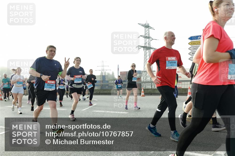 03.10.2026 - Köhlbrandbrückenlauf Michael Burmester http://msf.ph/oto/10767857 03.10.2026 09:25:22 Position 3 1895, 3474 meine-sportfotos.de