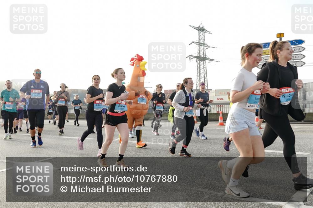 03.10.2026 - Köhlbrandbrückenlauf Michael Burmester http://msf.ph/oto/10767880 03.10.2026 09:25:25 Position 3 12337, 1307, 7, 1, 3660, 379 meine-sportfotos.de