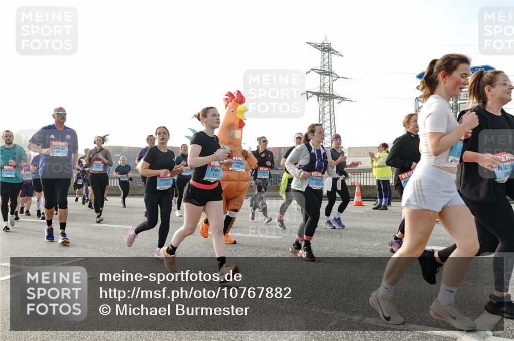 03.10.2026 - Köhlbrandbrückenlauf Michael Burmester http://msf.ph/oto/10767882 03.10.2026 09:25:25 Position 3 3004, 2337, 1307 meine-sportfotos.de