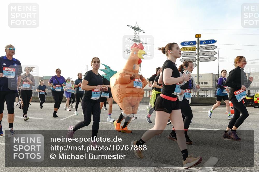 03.10.2026 - Köhlbrandbrückenlauf Michael Burmester http://msf.ph/oto/10767888 03.10.2026 09:25:26 Position 3 3449, 2337, 3, 315 meine-sportfotos.de