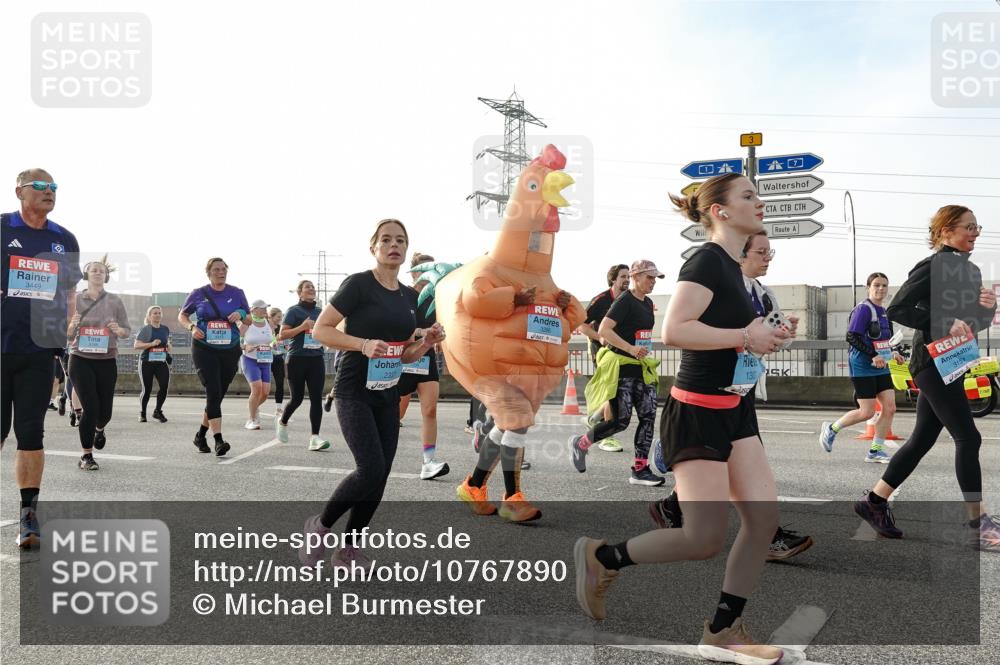 03.10.2026 - Köhlbrandbrückenlauf Michael Burmester http://msf.ph/oto/10767890 03.10.2026 09:25:26 Position 3 3449, 2337, 130, 315 meine-sportfotos.de