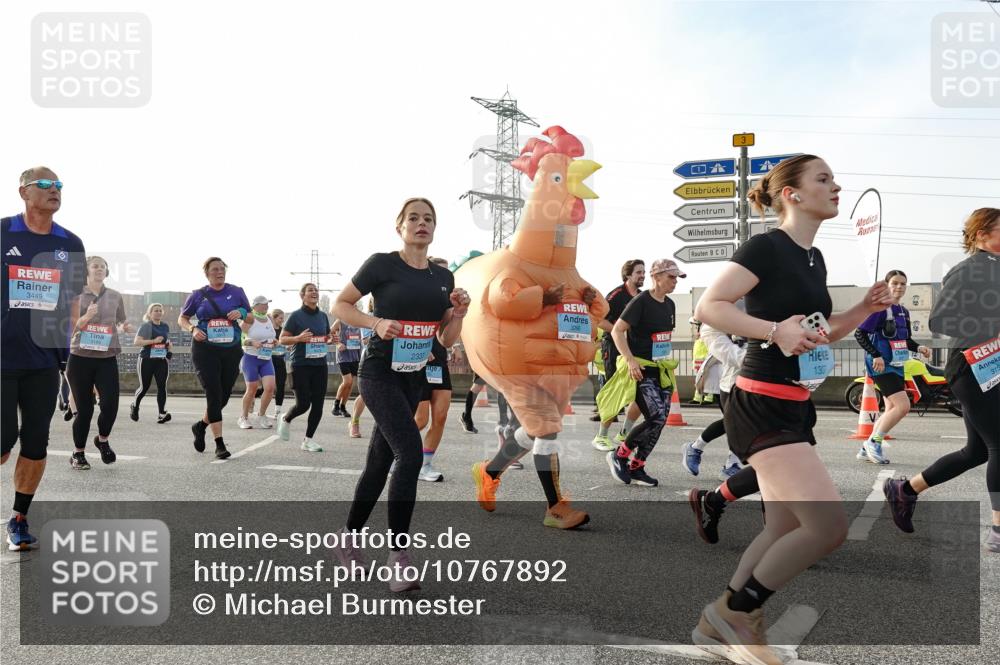03.10.2026 - Köhlbrandbrückenlauf Michael Burmester http://msf.ph/oto/10767892 03.10.2026 09:25:26 Position 3 3449, 2337, 130, 315 meine-sportfotos.de