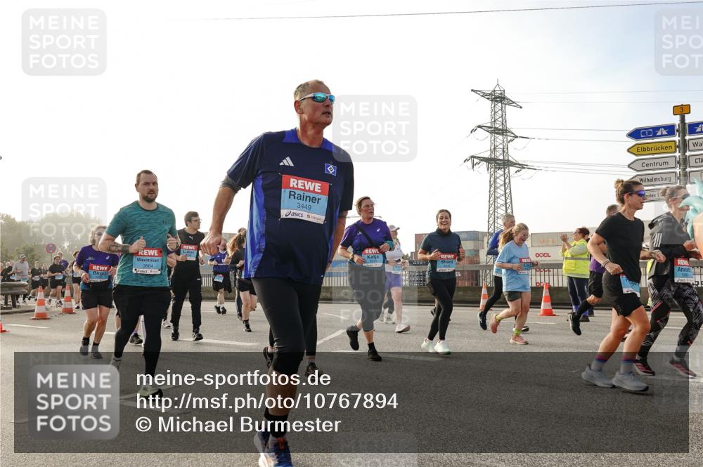03.10.2026 - Köhlbrandbrückenlauf Michael Burmester http://msf.ph/oto/10767894 03.10.2026 09:25:27 Position 3 3664, 3449, 3313, 3 meine-sportfotos.de