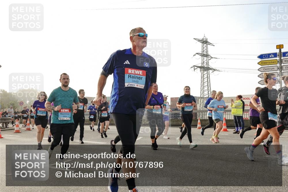 03.10.2026 - Köhlbrandbrückenlauf Michael Burmester http://msf.ph/oto/10767896 03.10.2026 09:25:27 Position 3 3664, 3449, 1 meine-sportfotos.de