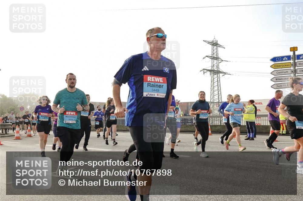 03.10.2026 - Köhlbrandbrückenlauf Michael Burmester http://msf.ph/oto/10767898 03.10.2026 09:25:27 Position 3 3664, 3449, 3313 meine-sportfotos.de