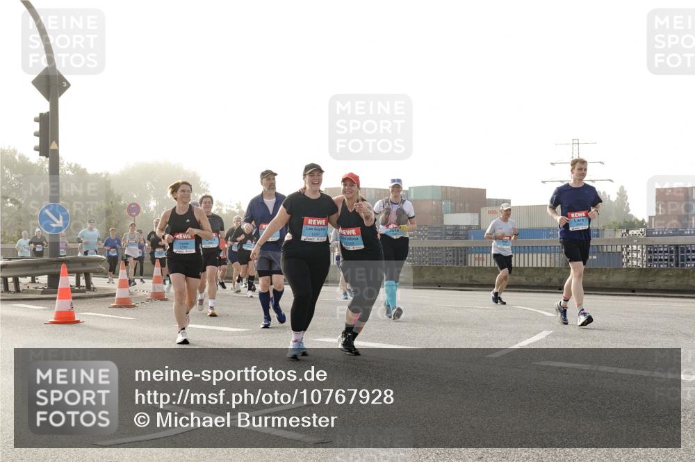03.10.2026 - Köhlbrandbrückenlauf Michael Burmester http://msf.ph/oto/10767928 03.10.2026 09:25:32 Position 3 7, 11247, 1248 meine-sportfotos.de