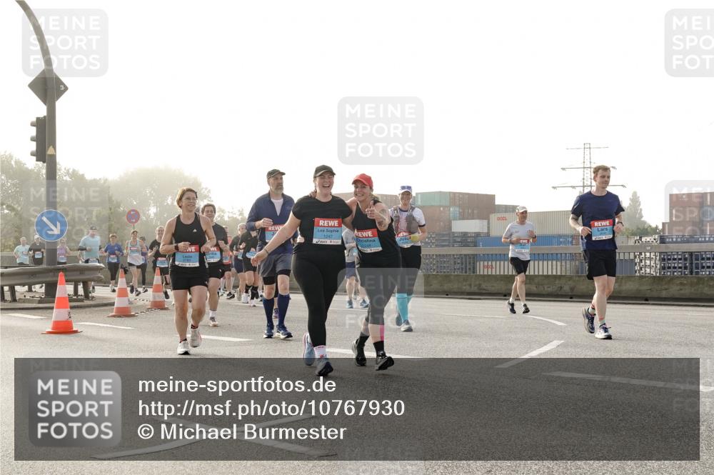 03.10.2026 - Köhlbrandbrückenlauf Michael Burmester http://msf.ph/oto/10767930 03.10.2026 09:25:32 Position 3 1247, 1248 meine-sportfotos.de