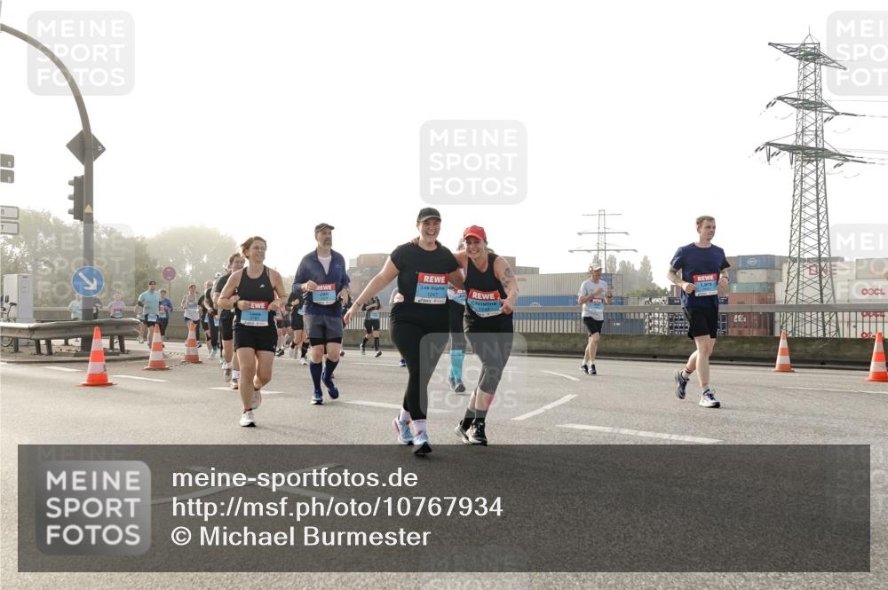 03.10.2026 - Köhlbrandbrückenlauf Michael Burmester http://msf.ph/oto/10767934 03.10.2026 09:25:32 Position 3 1247, 1248 meine-sportfotos.de