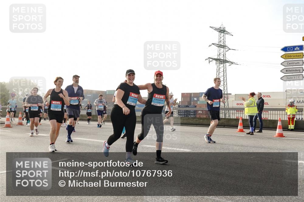 03.10.2026 - Köhlbrandbrückenlauf Michael Burmester http://msf.ph/oto/10767936 03.10.2026 09:25:33 Position 3 1247, 1248 meine-sportfotos.de