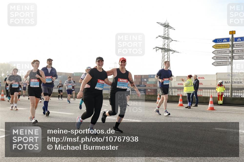 03.10.2026 - Köhlbrandbrückenlauf Michael Burmester http://msf.ph/oto/10767938 03.10.2026 09:25:33 Position 3 3781, 1247, 1248 meine-sportfotos.de