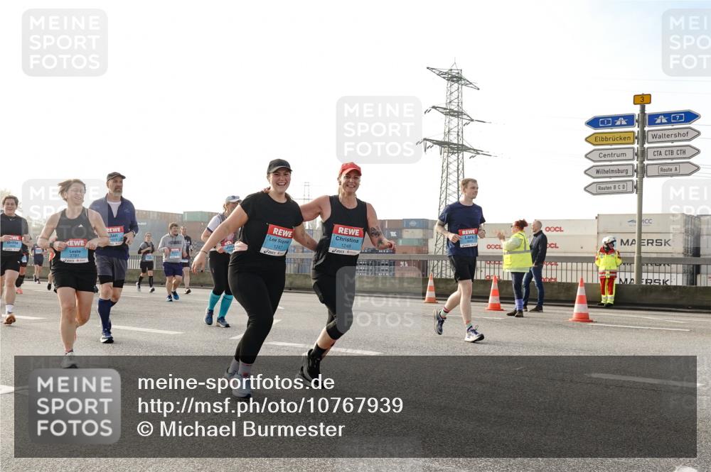 03.10.2026 - Köhlbrandbrückenlauf Michael Burmester http://msf.ph/oto/10767939 03.10.2026 09:25:33 Position 3 3781, 1629, 1248, 1247, 3 meine-sportfotos.de