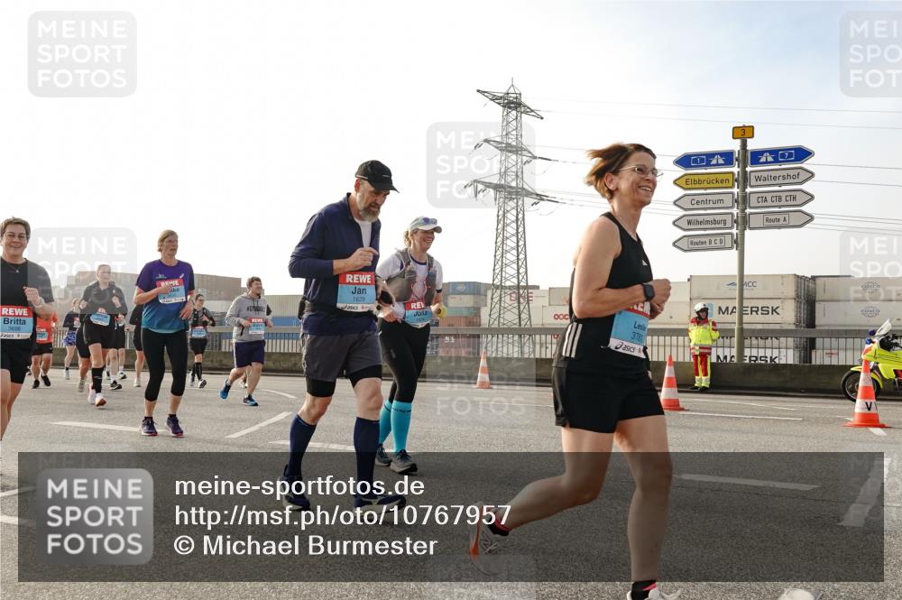 03.10.2026 - Köhlbrandbrückenlauf Michael Burmester http://msf.ph/oto/10767957 03.10.2026 09:25:35 Position 3 3686, 1629, 3, 3781 meine-sportfotos.de