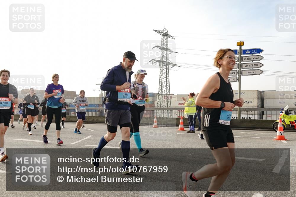 03.10.2026 - Köhlbrandbrückenlauf Michael Burmester http://msf.ph/oto/10767959 03.10.2026 09:25:35 Position 3 3686, 30, 1629, 1634, 37 meine-sportfotos.de