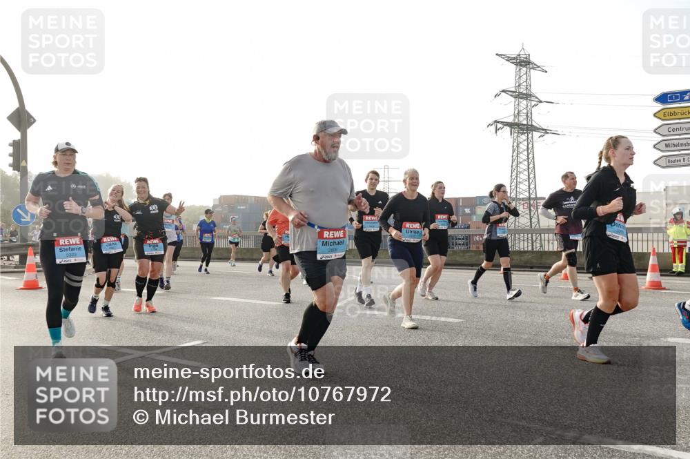 03.10.2026 - Köhlbrandbrückenlauf Michael Burmester http://msf.ph/oto/10767972 03.10.2026 09:25:38 Position 3 3323, 2802, 1 meine-sportfotos.de