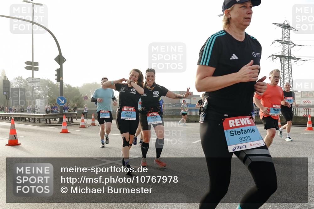 03.10.2026 - Köhlbrandbrückenlauf Michael Burmester http://msf.ph/oto/10767978 03.10.2026 09:25:40 Position 3 3518, 1863, 1859, 3323 meine-sportfotos.de