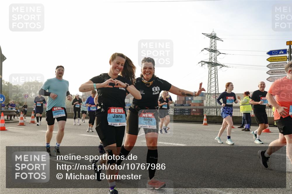 03.10.2026 - Köhlbrandbrückenlauf Michael Burmester http://msf.ph/oto/10767986 03.10.2026 09:25:41 Position 3 3518, 1863, 1859 meine-sportfotos.de