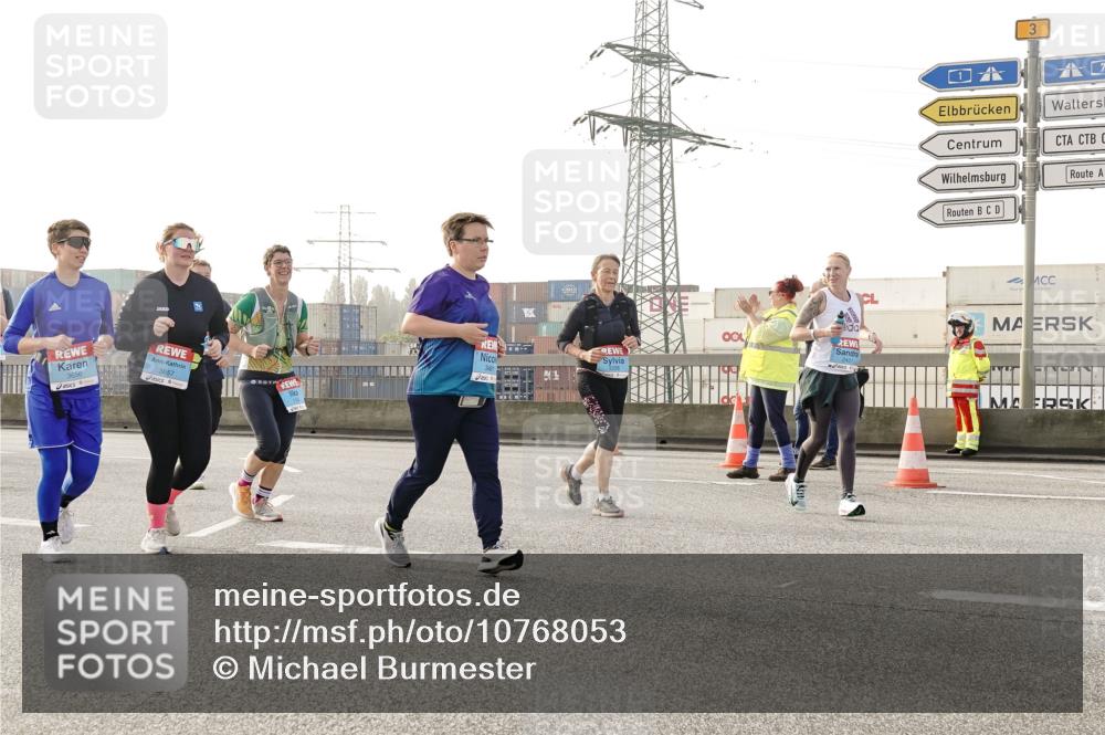 03.10.2026 - Köhlbrandbrückenlauf Michael Burmester http://msf.ph/oto/10768053 03.10.2026 09:25:51 Position 3 3656, 3657, 3 meine-sportfotos.de