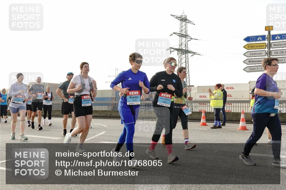 03.10.2026 - Köhlbrandbrückenlauf Michael Burmester http://msf.ph/oto/10768065 03.10.2026 09:25:52 Position 3 1, 3656, 3657, 3 meine-sportfotos.de