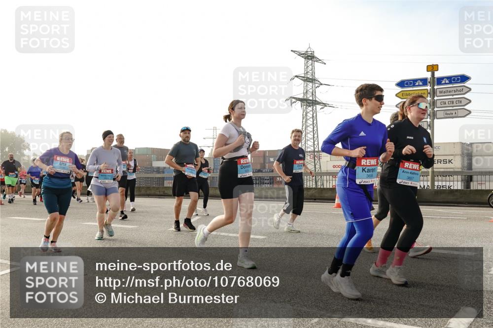 03.10.2026 - Köhlbrandbrückenlauf Michael Burmester http://msf.ph/oto/10768069 03.10.2026 09:25:53 Position 3 3, 3657, 3656 meine-sportfotos.de