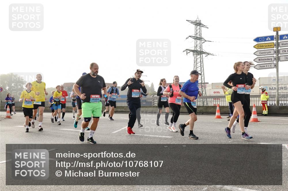 03.10.2026 - Köhlbrandbrückenlauf Michael Burmester http://msf.ph/oto/10768107 03.10.2026 09:25:59 Position 3 3557, 198, 1981 meine-sportfotos.de