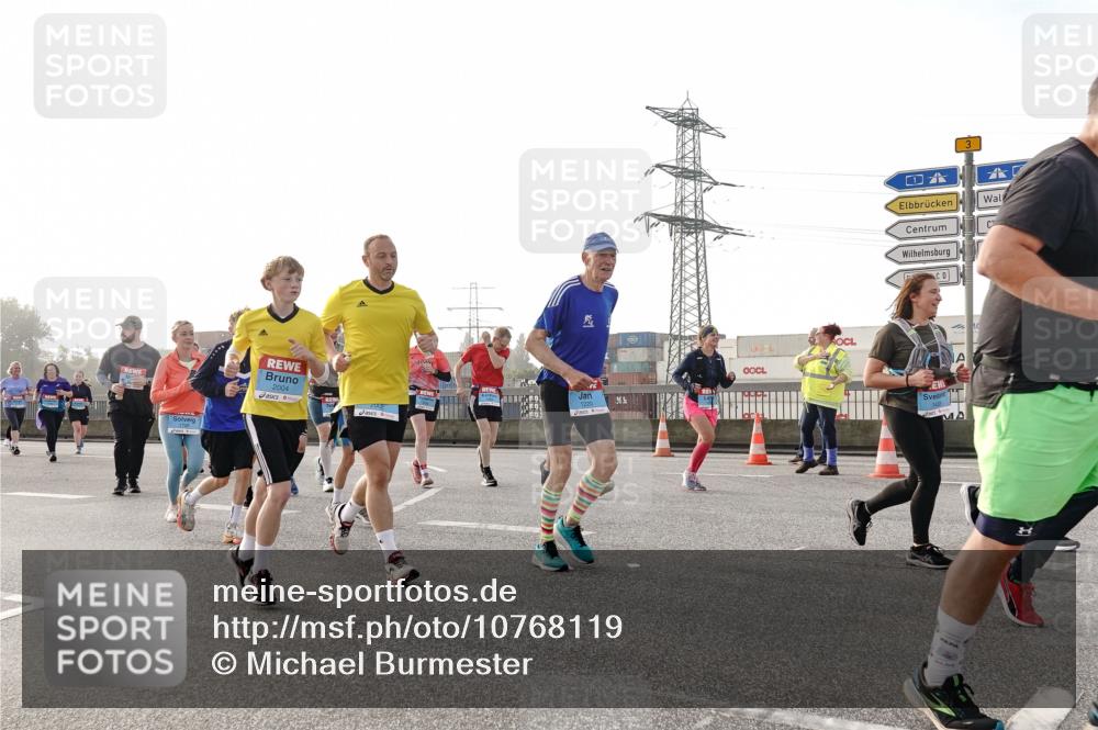03.10.2026 - Köhlbrandbrückenlauf Michael Burmester http://msf.ph/oto/10768119 03.10.2026 09:26:01 Position 3 2004, 1220, 3 meine-sportfotos.de