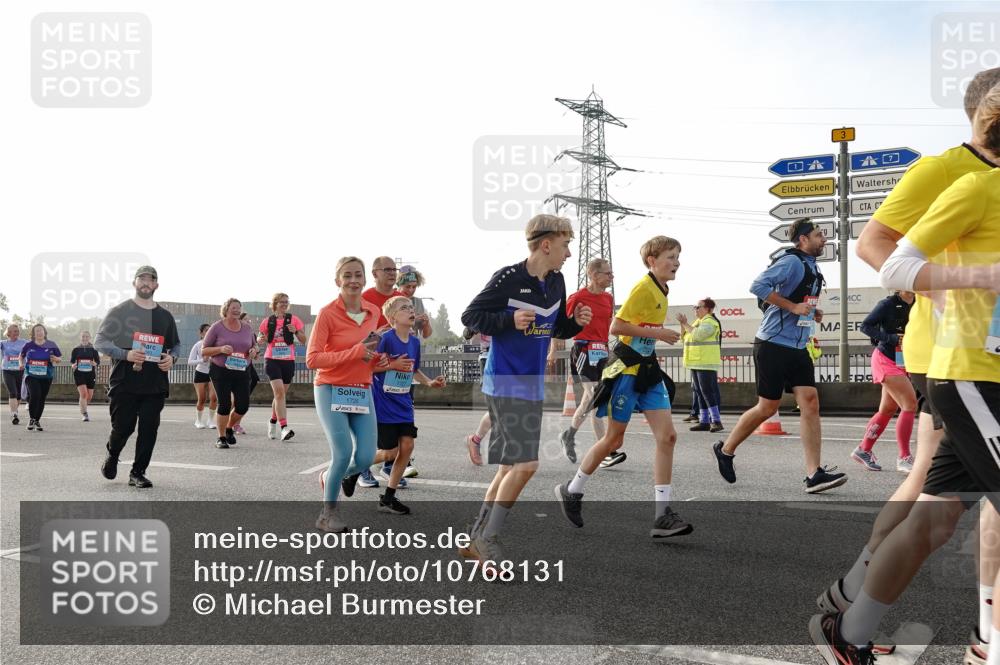 03.10.2026 - Köhlbrandbrückenlauf Michael Burmester http://msf.ph/oto/10768131 03.10.2026 09:26:02 Position 3 1726, 1727, 3 meine-sportfotos.de