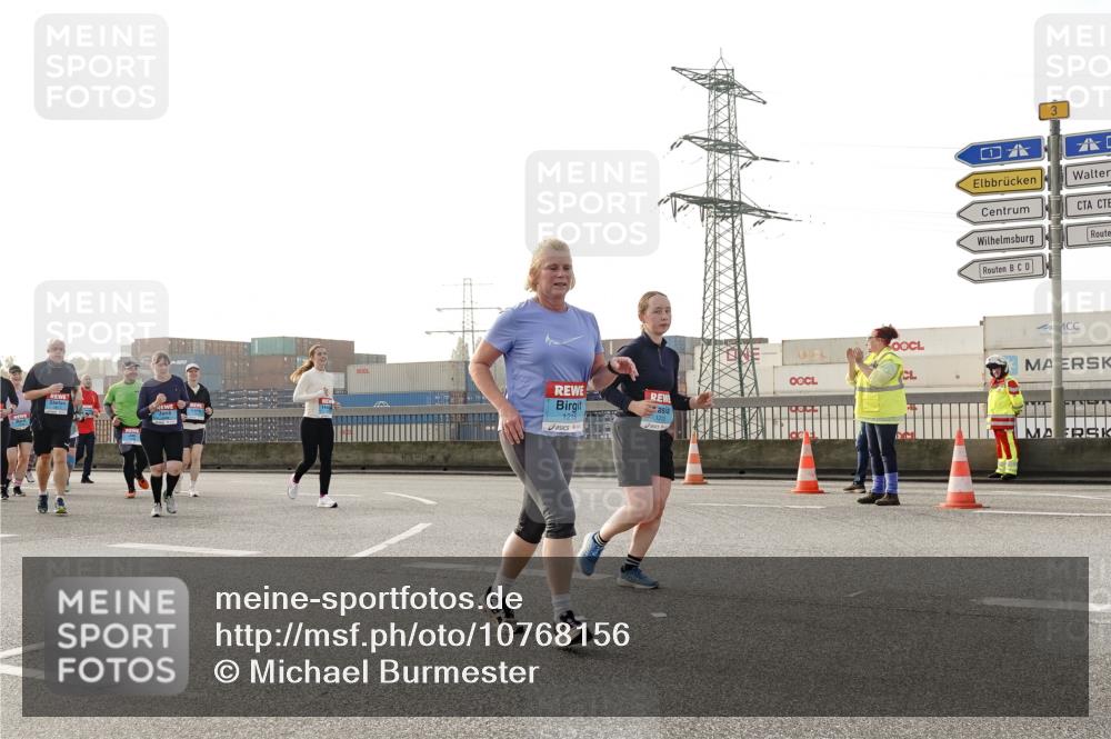 03.10.2026 - Köhlbrandbrückenlauf Michael Burmester http://msf.ph/oto/10768156 03.10.2026 09:26:08 Position 3 1213, 1215, 3 meine-sportfotos.de