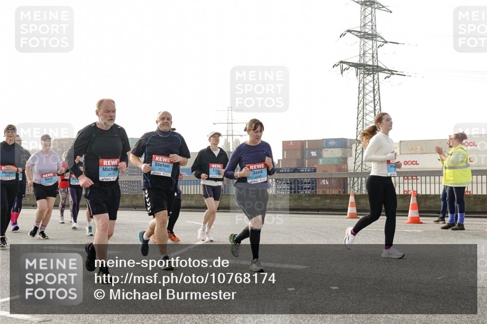03.10.2026 - Köhlbrandbrückenlauf Michael Burmester http://msf.ph/oto/10768174 03.10.2026 09:26:11 Position 3 3407, 3478, 3679, 3508 meine-sportfotos.de