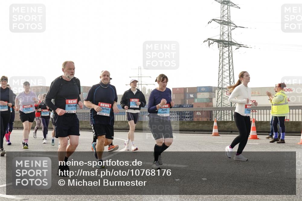 03.10.2026 - Köhlbrandbrückenlauf Michael Burmester http://msf.ph/oto/10768176 03.10.2026 09:26:11 Position 3 3407, 3478, 3679 meine-sportfotos.de