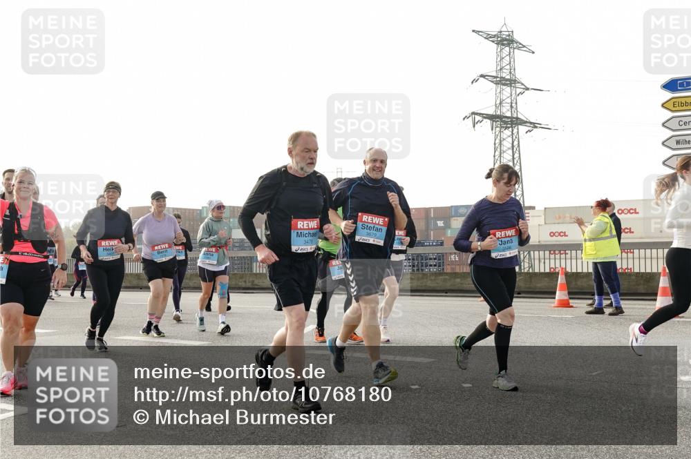 03.10.2026 - Köhlbrandbrückenlauf Michael Burmester http://msf.ph/oto/10768180 03.10.2026 09:26:12 Position 3 3478, 3679, 1 meine-sportfotos.de