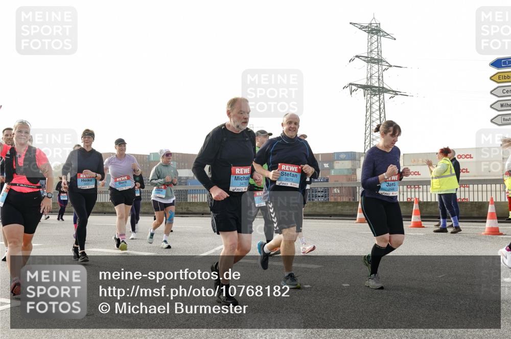 03.10.2026 - Köhlbrandbrückenlauf Michael Burmester http://msf.ph/oto/10768182 03.10.2026 09:26:12 Position 3 3478, 3679, 3508, 1 meine-sportfotos.de