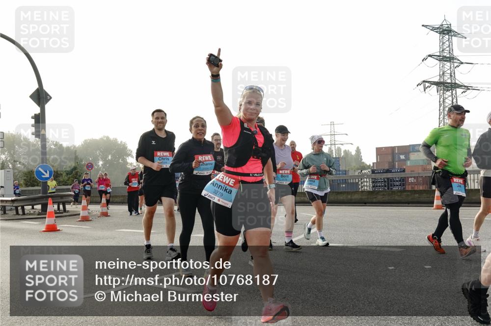 03.10.2026 - Köhlbrandbrückenlauf Michael Burmester http://msf.ph/oto/10768187 03.10.2026 09:26:13 Position 3 2, 3564, 3279, 1578 meine-sportfotos.de