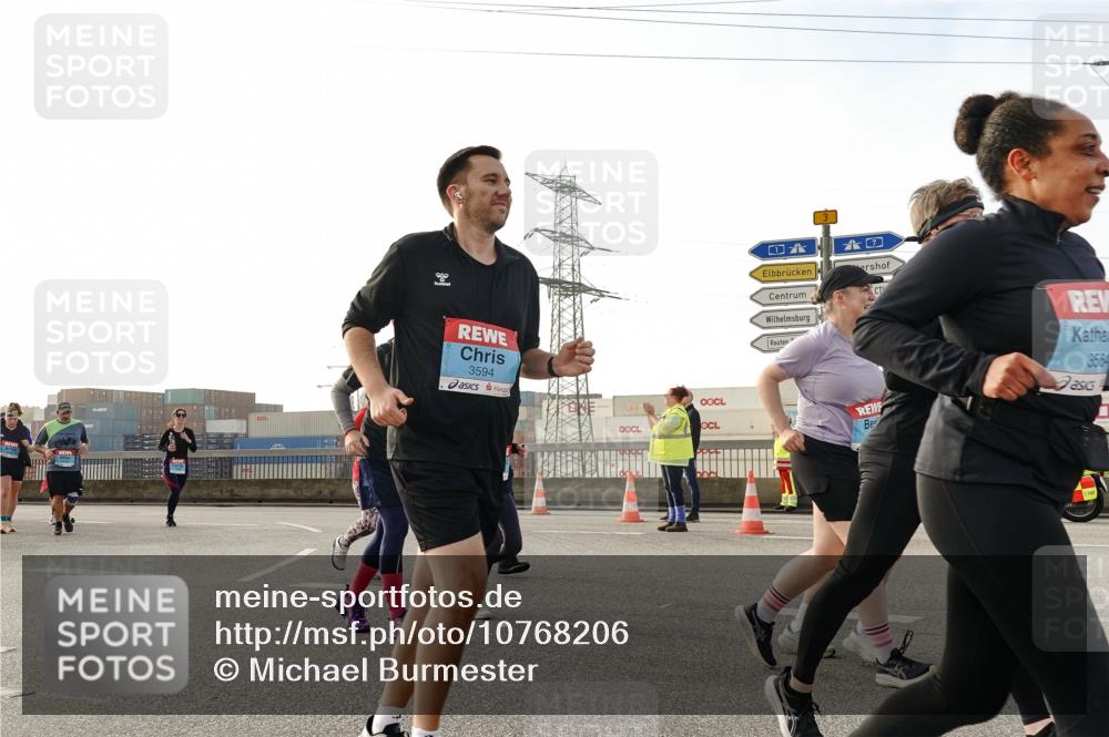 03.10.2026 - Köhlbrandbrückenlauf Michael Burmester http://msf.ph/oto/10768206 03.10.2026 09:26:15 Position 3 3594, 3, 3564 meine-sportfotos.de