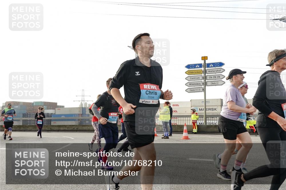03.10.2026 - Köhlbrandbrückenlauf Michael Burmester http://msf.ph/oto/10768210 03.10.2026 09:26:15 Position 3 3594, 27, 1240, 3 meine-sportfotos.de