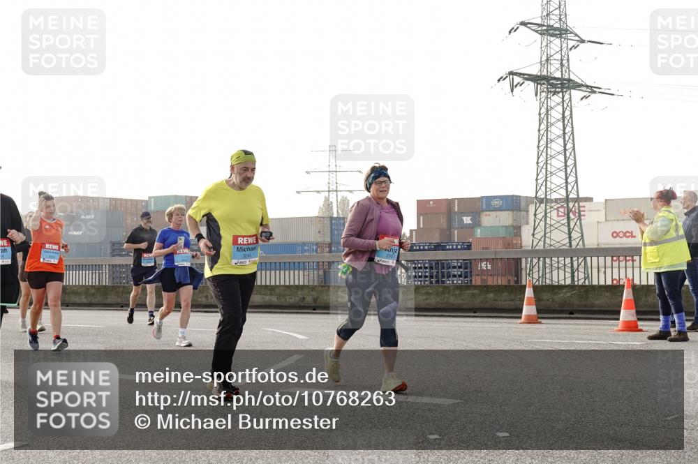 03.10.2026 - Köhlbrandbrückenlauf Michael Burmester http://msf.ph/oto/10768263 03.10.2026 09:26:25 Position 3 14, 3244, 3507 meine-sportfotos.de