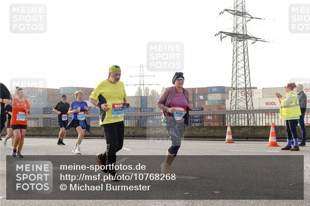 03.10.2026 - Köhlbrandbrückenlauf Michael Burmester http://msf.ph/oto/10768268 03.10.2026 09:26:25 Position 3 3534, 3244, 3507, 00 meine-sportfotos.de