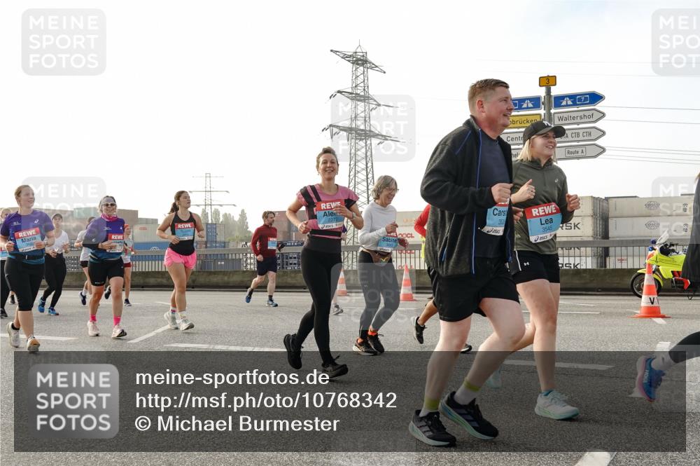 03.10.2026 - Köhlbrandbrückenlauf Michael Burmester http://msf.ph/oto/10768342 03.10.2026 09:26:37 Position 3 353, 3545 meine-sportfotos.de