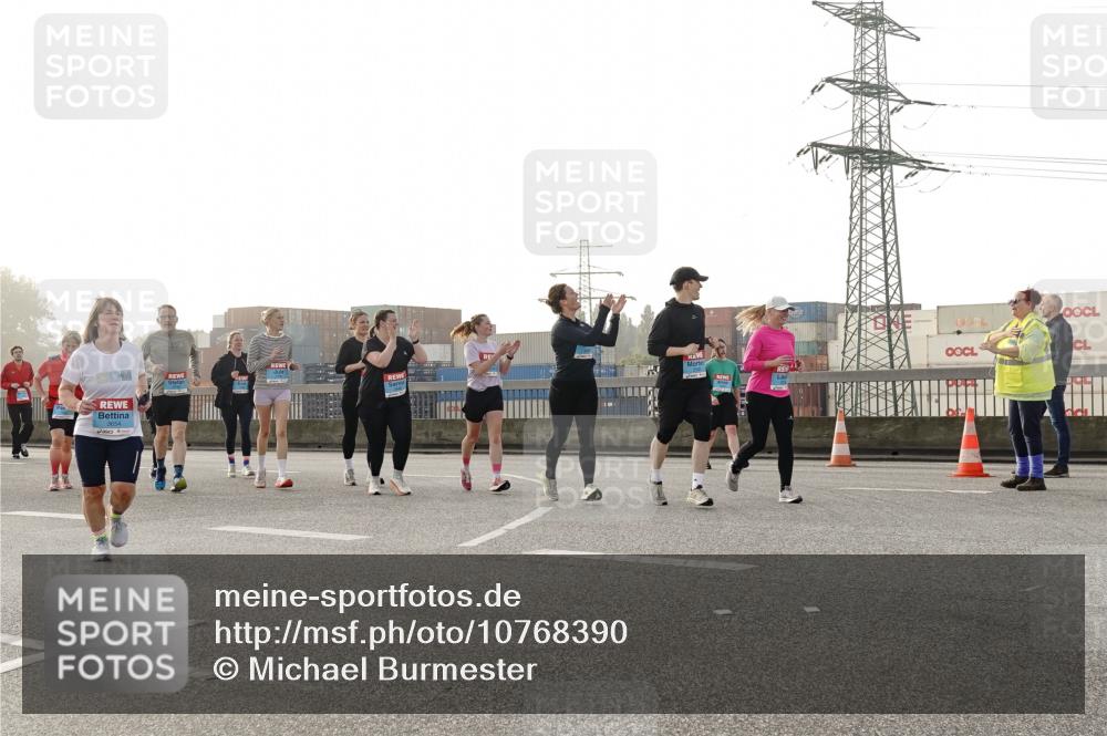 03.10.2026 - Köhlbrandbrückenlauf Michael Burmester http://msf.ph/oto/10768390 03.10.2026 09:26:43 Position 3  meine-sportfotos.de