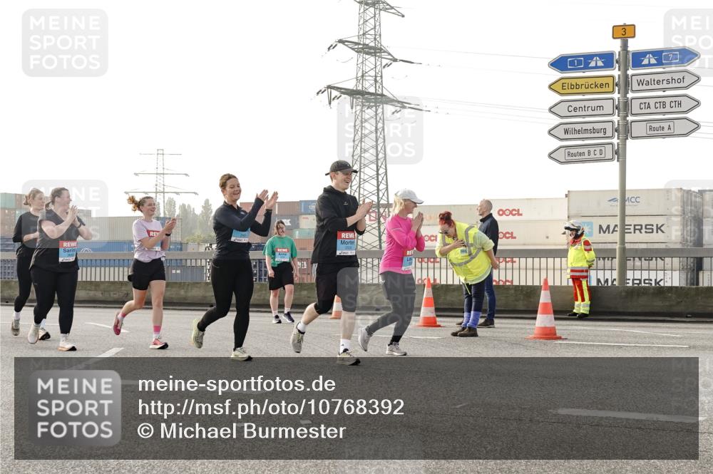 03.10.2026 - Köhlbrandbrückenlauf Michael Burmester http://msf.ph/oto/10768392 03.10.2026 09:26:44 Position 3 3, 2535 meine-sportfotos.de