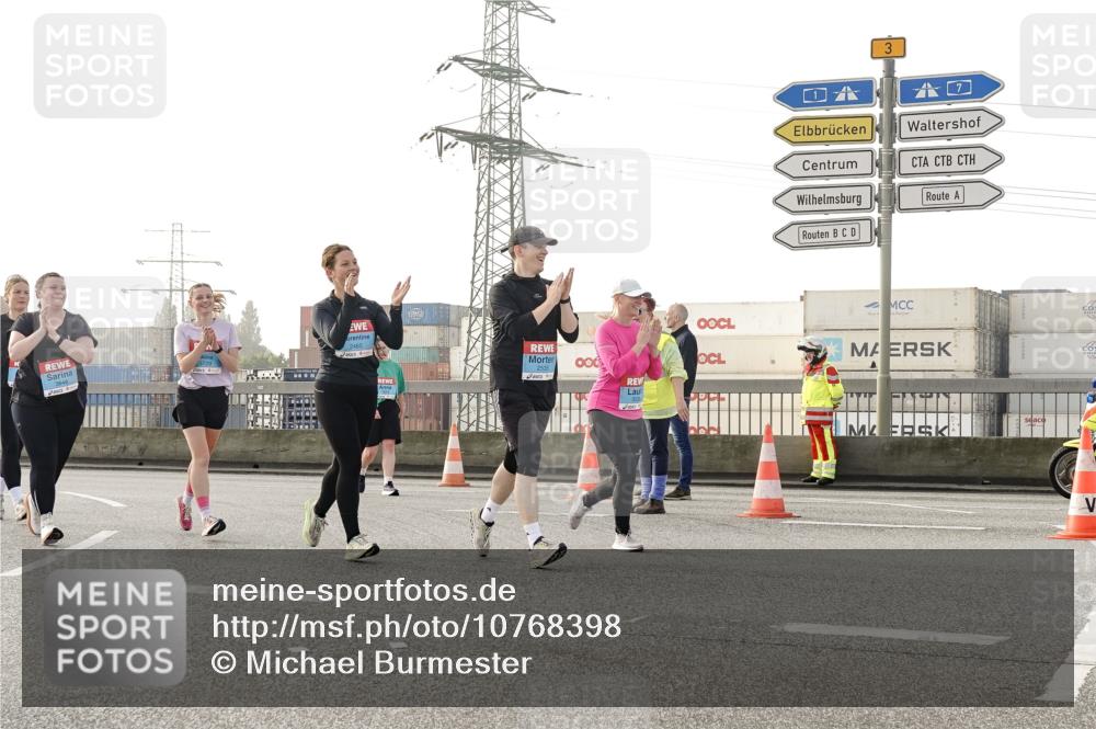 03.10.2026 - Köhlbrandbrückenlauf Michael Burmester http://msf.ph/oto/10768398 03.10.2026 09:26:44 Position 3 3648, 2465, 2535, 4 meine-sportfotos.de