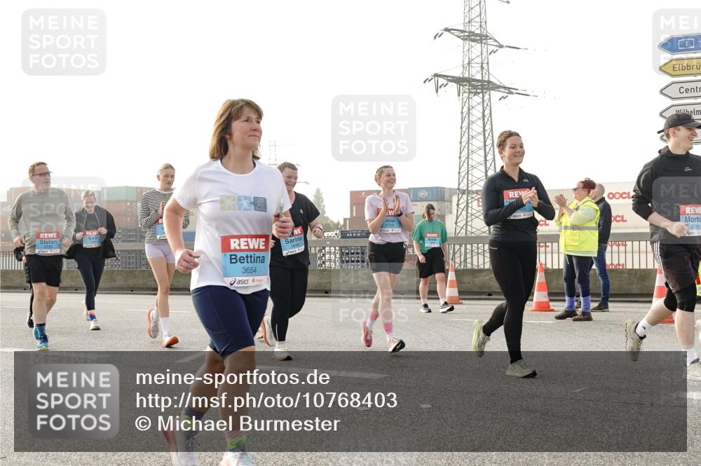 03.10.2026 - Köhlbrandbrückenlauf Michael Burmester http://msf.ph/oto/10768403 03.10.2026 09:26:45 Position 3 2795, 3654, 3729, 1 meine-sportfotos.de