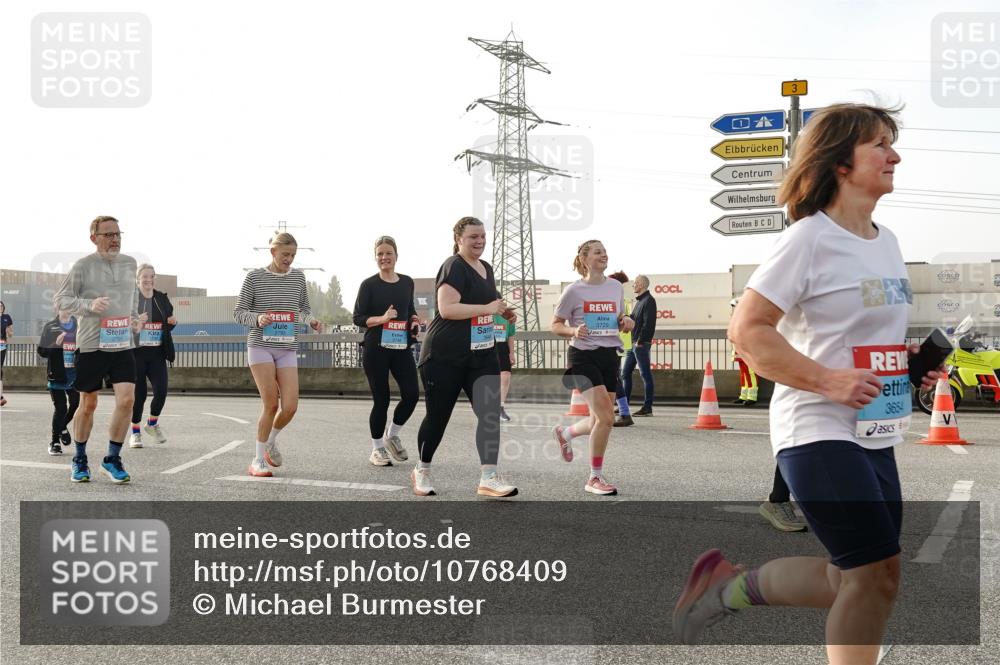 03.10.2026 - Köhlbrandbrückenlauf Michael Burmester http://msf.ph/oto/10768409 03.10.2026 09:26:46 Position 3 3729, 3, 3654 meine-sportfotos.de