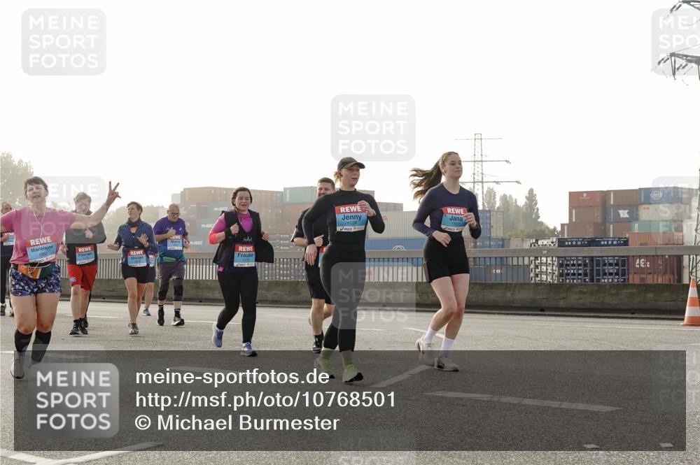 03.10.2026 - Köhlbrandbrückenlauf Michael Burmester http://msf.ph/oto/10768501 03.10.2026 09:27:00 Position 3 1024, 1517 meine-sportfotos.de